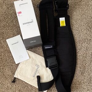 Gooseket Black Toddler Sling